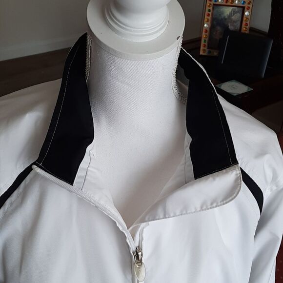 Izod woman's black and white lightweight jacket. - Picture 2 of 10